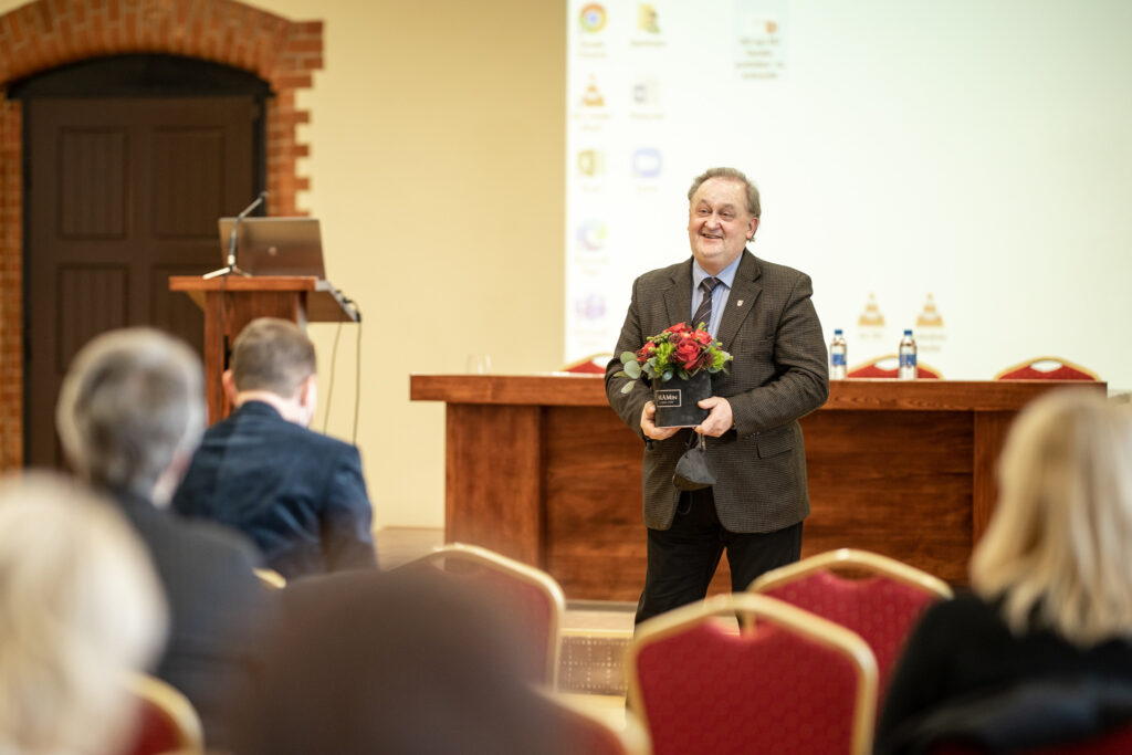 The New KU Senate Has Taken Office its Leaders Elected, the